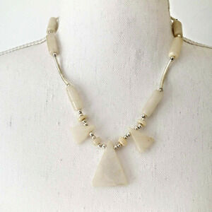 Necklaces handmade Peruvian white stone.